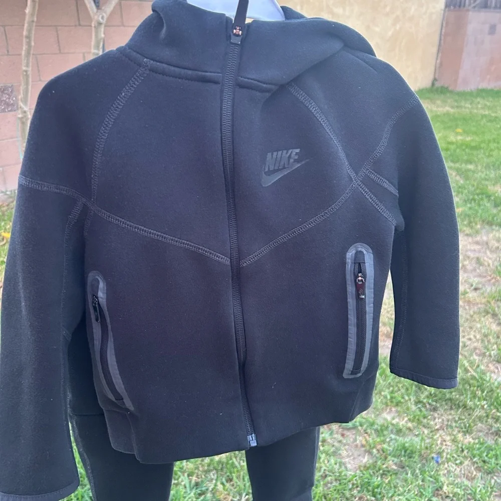 Nike tech Kids Black Hooded Full-Zip and pant Set - Picture 2 of 10